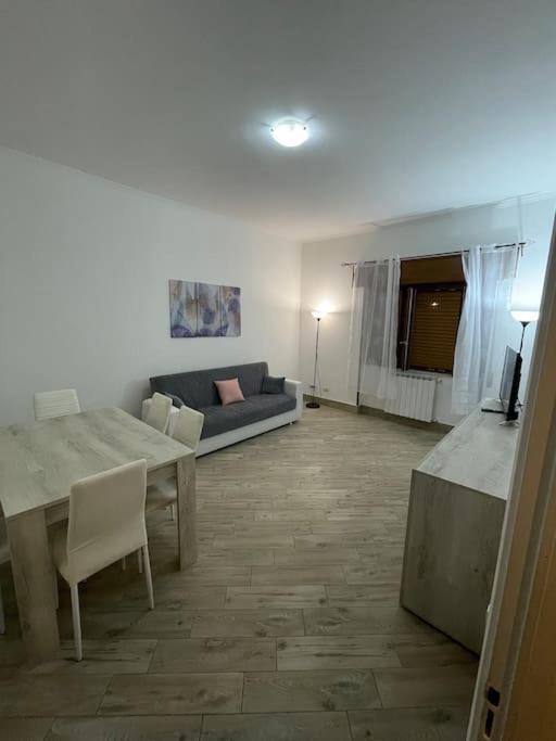 Bilocale A Due Passi Dal Porto E Dal Mare Apartment Lido di Ostia Ngoại thất bức ảnh